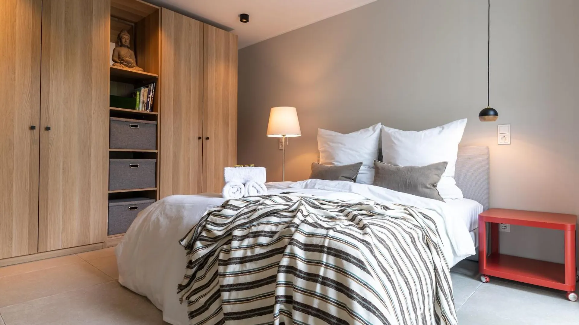 Homefy Luxury Bungalow - 5 Pax - 2 Bath - Garage - Exclusive & Unique Ratingen
